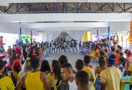 escola-luiza-simoes-bartolini-arrecada-alimentos-em-gincana-solidaria_foto-diego-nobrega-3-270x183