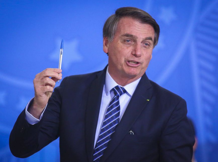 bolsonaro-caneta-1-1-868x644