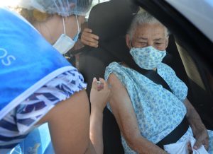 VACINACAO_RONALDAO_FOTO_KLEIDE_TEIXEIRA_-8-300x218