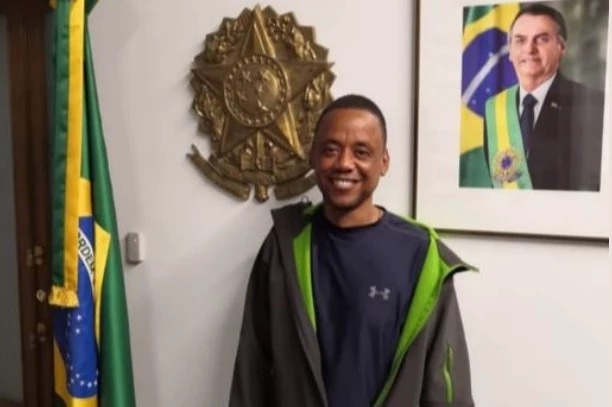 Robson-em-visita-na-Embaixada-brasileira-na-Rússia (1)