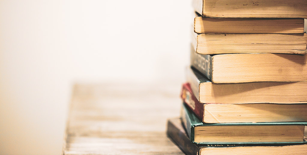livros-empilhados