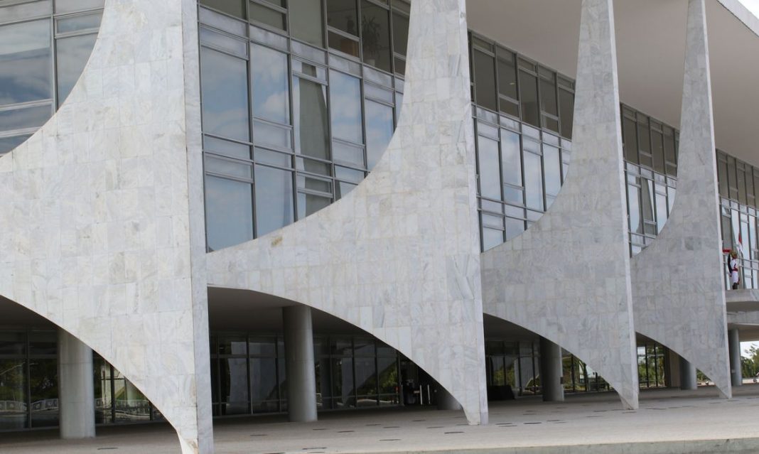 Palácio do Planalto na Praça dos Três Poderes em Brasília