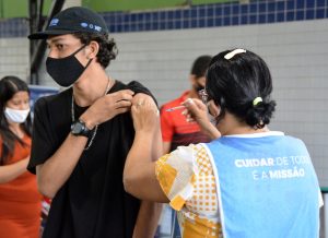 vacinacao_1812comorb_covid19_foto_dayseeuzebio-59-300x218