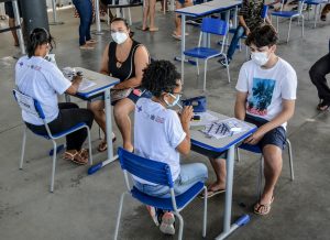 vacinacaocovid19_outubro_foto_dayseeuzebio-5-2-300x218