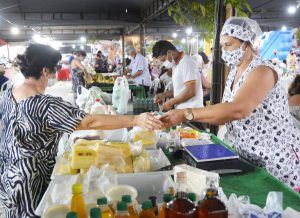 SEDURB_FEIRA_PRODUTOR_RURAL_FOTO_KLEIDE_TEIXEIRA_-12-300x218