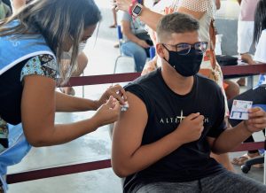 vacinacao15_covid19_foto_dayseeuzebio-5-1-300x218