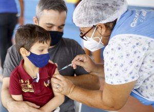 VACINACAO_INFANTIL_COVID_FOTO_KLEIDE_TEIXEIRA_11-300x218