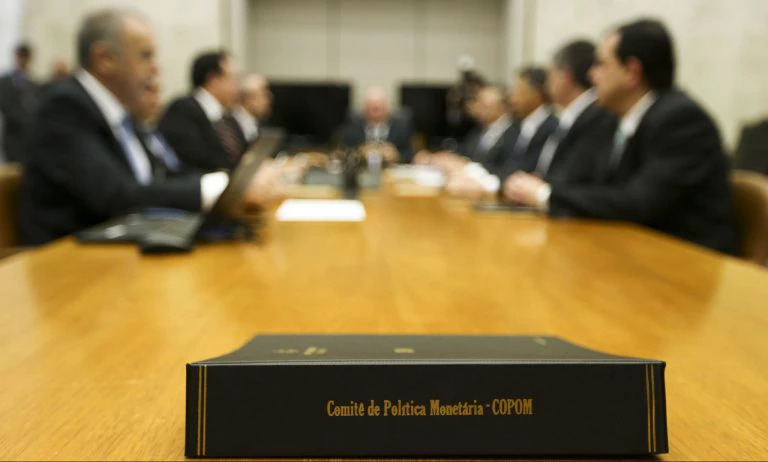 ilan-goldfajn-participa-de-reunio-do-copom_28133331720_o-e1501104995434-768x462