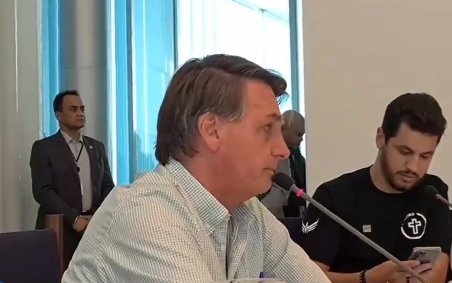 Presidente-Jair-Bolsonaro-fala-com-jovens-influenciadores-em-encontro