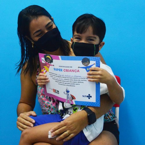 vacinacaocovid19_criancas3e4anos_foto_dayseeuzebio-4-500x500