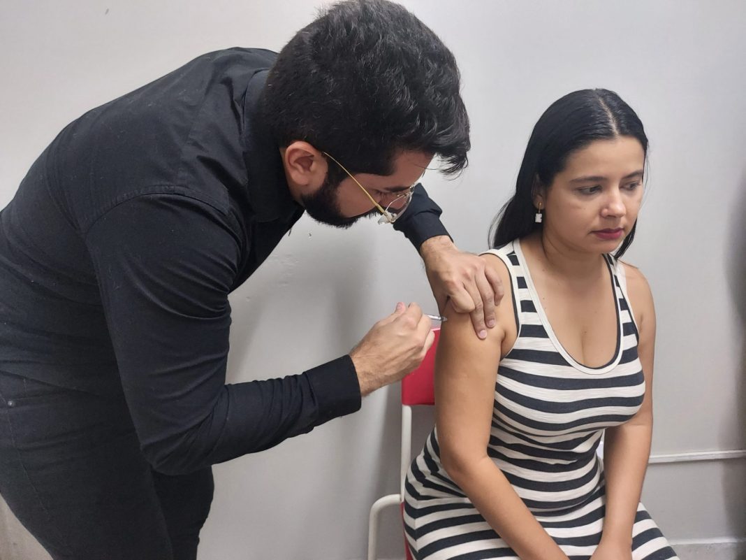 Vacinacao-Lilian-Pedreira-Dia-D-30-2048x1536