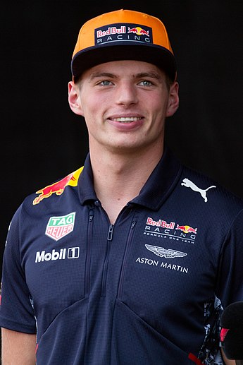 Max_Verstappen_2017_Malaysia_3