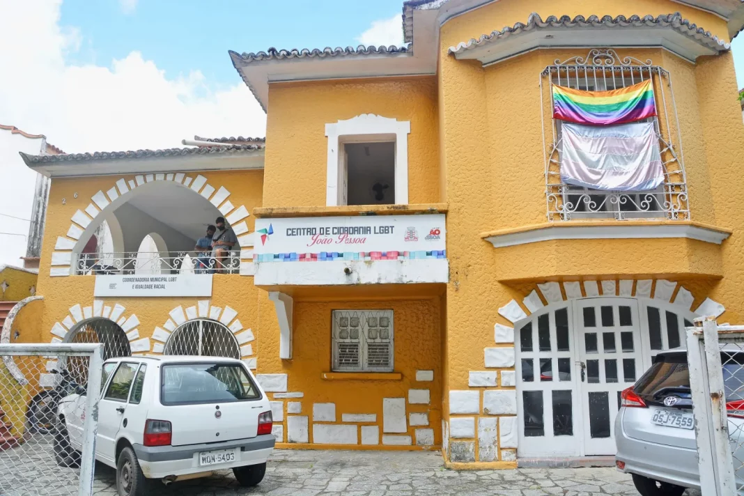 combateLGBTfobia_CentroLGBT_foto_dayseeuzebio-4-1-scaled (1)