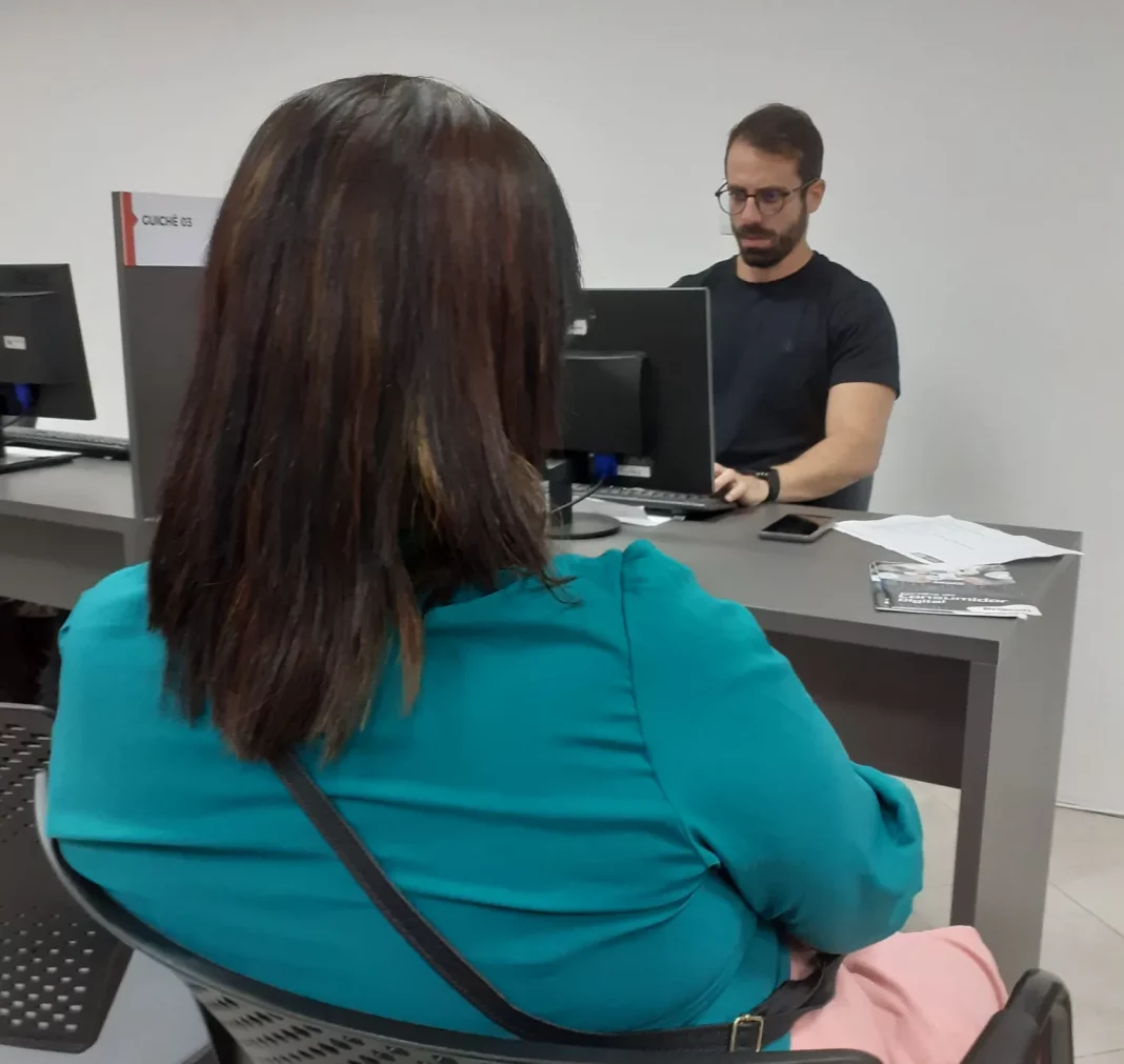 Procon_consumidora_Fatima-scaled