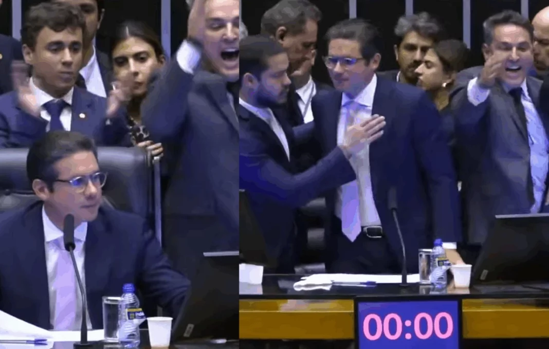 Deputada-agrediu-Nikolas-e1754567697347-1536x976