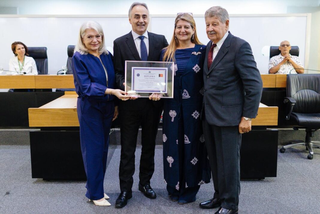 3b25780e-8437-985e-f7ce-0676f6231257