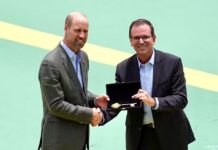 Príncipe William recebe as ‘chaves do Rio’ no Pão de Açúcar e posa para fotos com turistas: ‘Obrigado pela calorosa recepção’