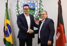 João Azevêdo transmite cargo para vice-governador Lucas Ribeiro que assume interinamente o governo até 1º de março