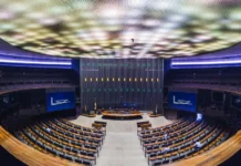 Fim da escala 6×1 avança no Congresso e eleva receio de setores produtivo e financeiro