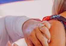 Prefeitura ajusta horários e amplia pontos móveis de vacinação para facilitar acesso da população