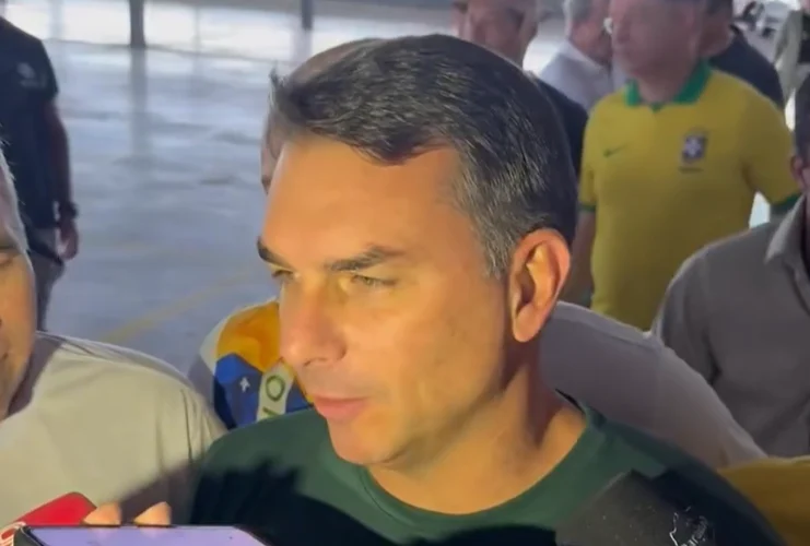 Flavio-Bolsonaro-2-741x500