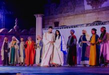 Elenco se emociona ao encenar o espetáculo ‘Paixão de Cristo – Ele vive’ no Centro Histórico de João Pessoa