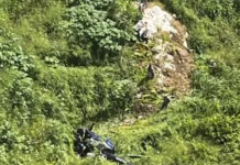 Piloto de helicóptero que caiu em Campina Grande é preso após polícia identificar que ele não tinha habilitação para voar