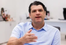Em reunião com secretariado, Leo Bezerra pede cautela com despesas da gestão